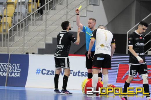 Festiwal poprzeczek i słupków w meczu Dremanu