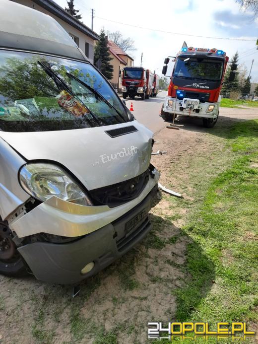 Zderzenie dwóch pojazdów w Zdziechowicach. Jedna osoba trafiła do szpitala