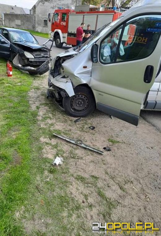 Zderzenie dwóch pojazdów w Zdziechowicach. Jedna osoba trafiła do szpitala