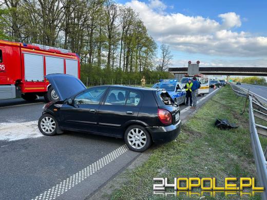 Niebezpiecznie na opolskim odcinku A4. Samochód osobowy zderzył się z ciężarówką