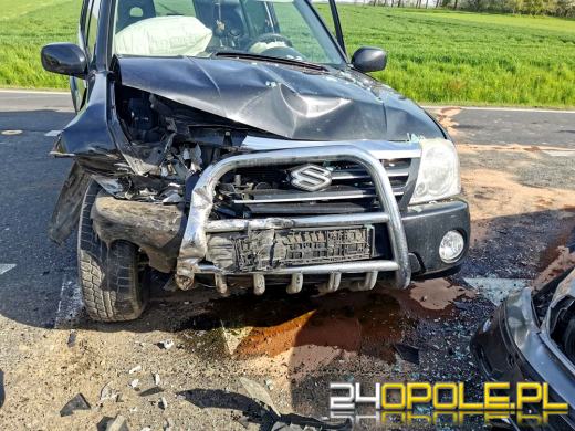 Zderzenie pojazdów w Łące Prudnickiej. Jedna osoba trafiła do szpitala