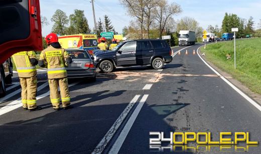 Zderzenie pojazdów w Łące Prudnickiej. Jedna osoba trafiła do szpitala
