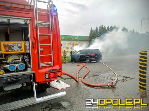 Pożar samochodu na parkingu w Praszce
