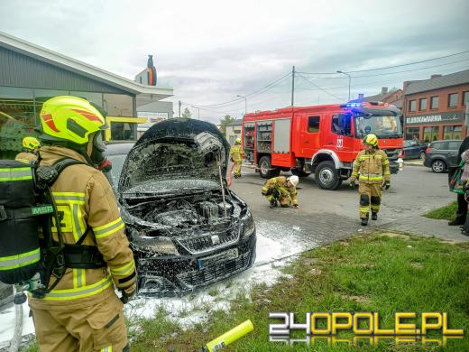 Pożar samochodu na parkingu w Praszce