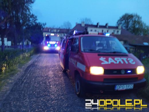 Rajd kierowcy zakończył się na barierkach mostku. Był pijany