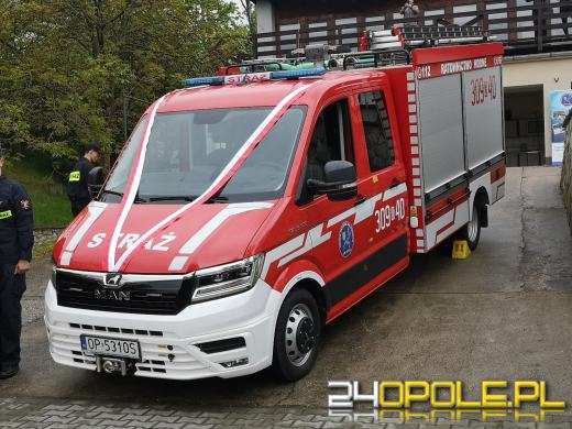 Oddział Ratownictwa Wodnego w Opolu ma nowy pojazd pożarniczy. Dzięki darczyńcom