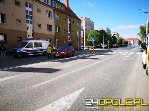 Starsza kobieta kierująca skodą potrąciła pieszego