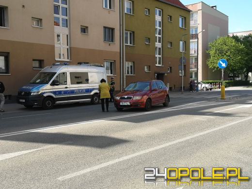 Starsza kobieta kierująca skodą potrąciła pieszego