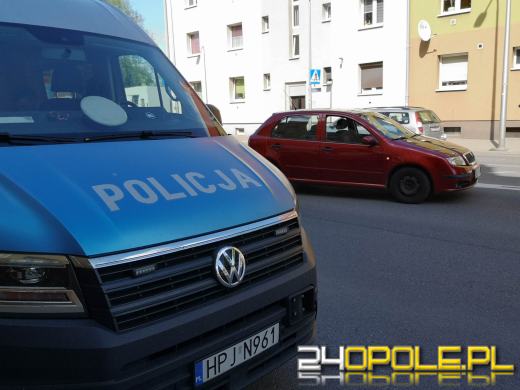 Starsza kobieta kierująca skodą potrąciła pieszego