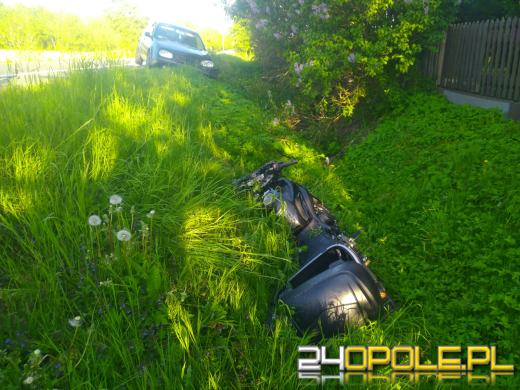 Zderzenie samochodu osobowego i motocykla w Błotnicy Strzeleckiej