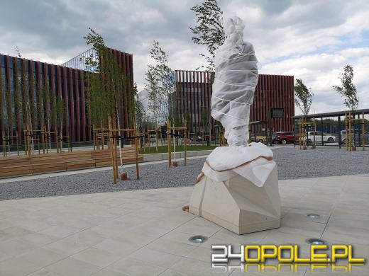 Wszyscy chcą "odsłonić" pomnik Pileckiego. Kto pociągnie "za sznurki"?