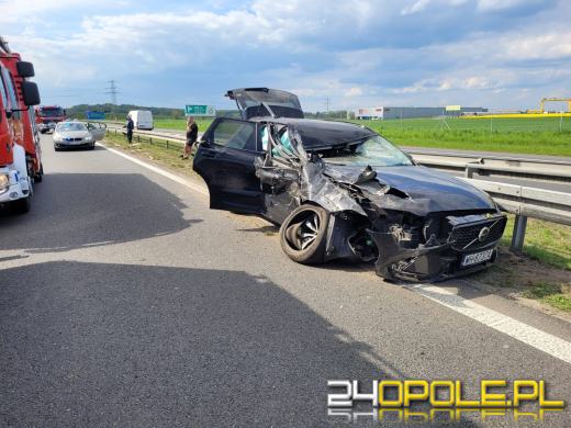 Zderzenie pojazdów na strzeleckim odcinku A4. Dwie osoby trafiły do szpitala