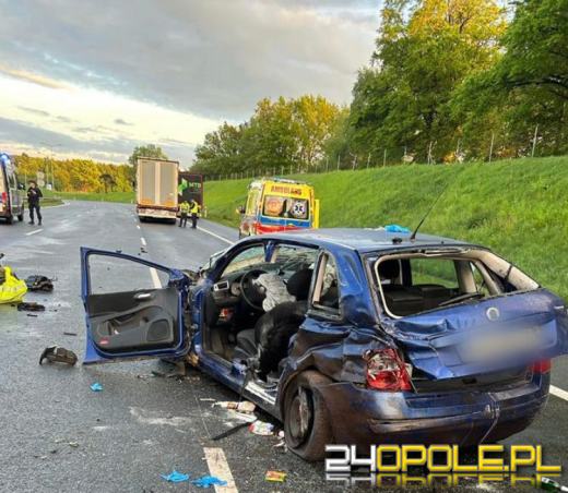 Zderzenie samochodu osobowego z ciężarowym na opolskim odcinku A4