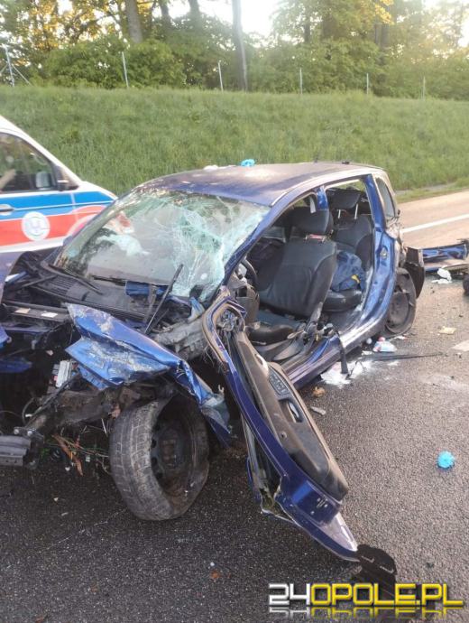 Zderzenie samochodu osobowego z ciężarowym na opolskim odcinku A4