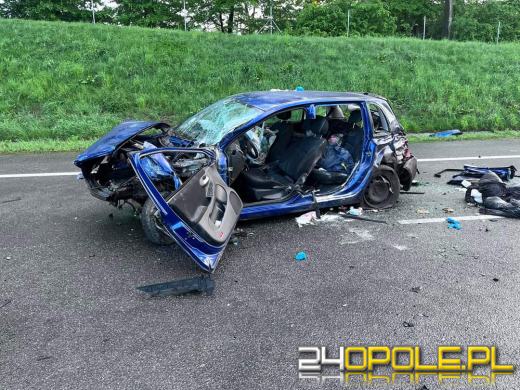 Zderzenie samochodu osobowego z ciężarowym na opolskim odcinku A4