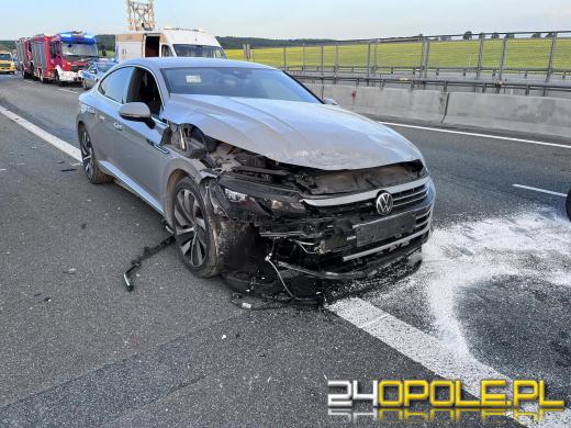 Zderzenie osobówek i busa na A4. Dwie osoby zostały ranne