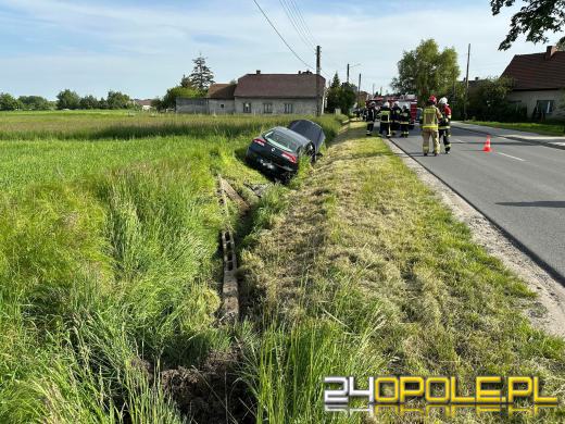 Jechał z dzieckiem. Uderzył w słup energetyczny. Wypadek w Ochodzach