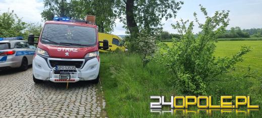 Niebezpiecznie na opolskich drogach. W Dąbrowie bus uderzył w drzewo