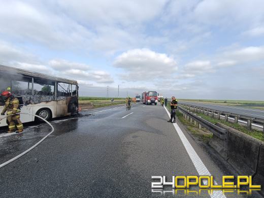 Pożar autobusu przewożącego dzieci na brzeskim odcinku A4