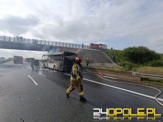 Pożar autobusu przewożącego dzieci na brzeskim odcinku A4