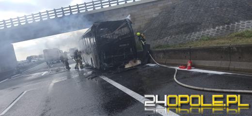 Pożar autobusu przewożącego dzieci na brzeskim odcinku A4