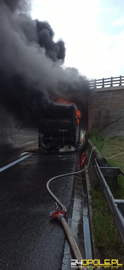 Pożar autobusu przewożącego dzieci na brzeskim odcinku A4