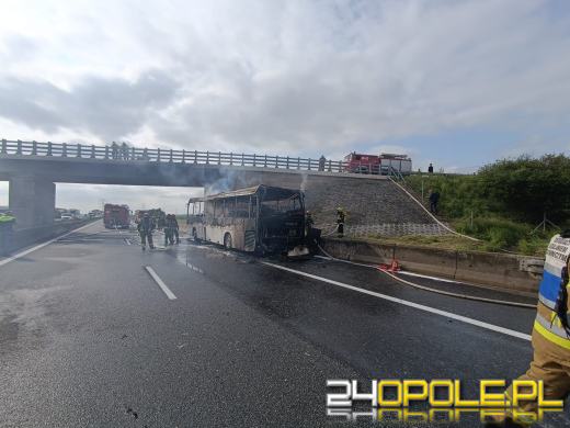 Pożar autobusu przewożącego dzieci na brzeskim odcinku A4