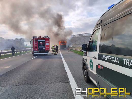 Pożar autobusu przewożącego dzieci na brzeskim odcinku A4