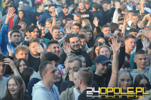 Politechnika Opolska rozpoczęła swoją część Piastonaliów. Tłumy na błoniach!