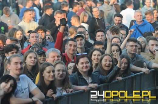 Politechnika Opolska rozpoczęła swoją część Piastonaliów. Tłumy na błoniach!