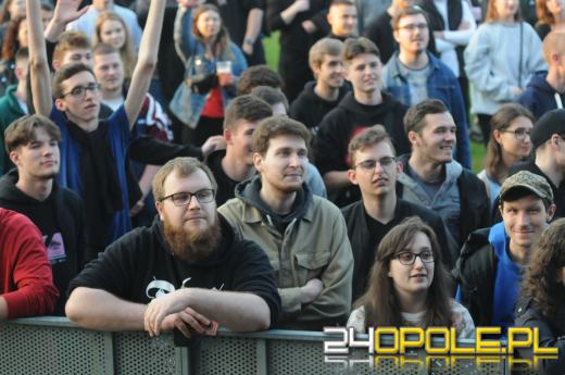 Politechnika Opolska rozpoczęła swoją część Piastonaliów. Tłumy na błoniach!