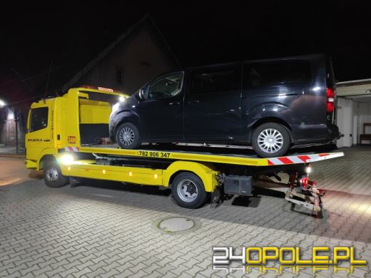 Wiózł 16 imigrantów 9-osobowym busem. Kurier zatrzymany