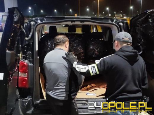 Wiózł 16 imigrantów 9-osobowym busem. Kurier zatrzymany