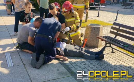 Senior stracił przytomność na oleskim rynku. Na pomoc ruszyły służby