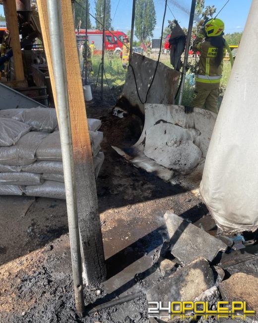 Pożar na terenie tartaku w Dziergowicach. Ogień zauważył strażak