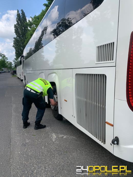 Autobusy niesprawne technicznie wiozły młodzież. Posypały się kary