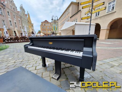 Na Rynku stanął wielki fortepian