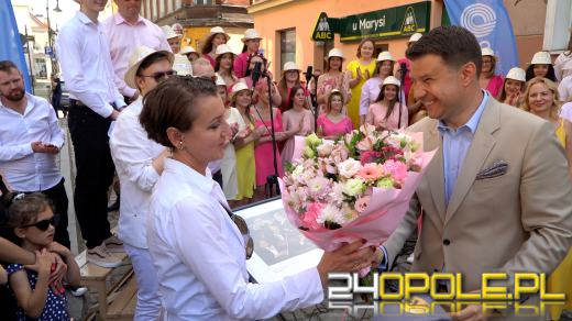 Mural Zbigniewa Wodeckiego oficjalnie odsłonięty. Tłumy na uroczystości