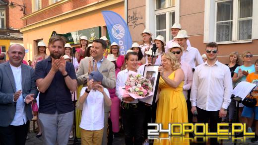 Mural Zbigniewa Wodeckiego oficjalnie odsłonięty. Tłumy na uroczystości