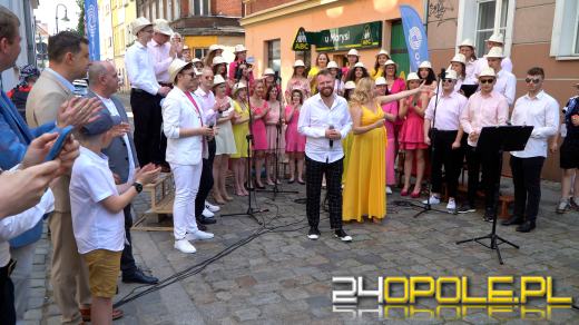 Mural Zbigniewa Wodeckiego oficjalnie odsłonięty. Tłumy na uroczystości