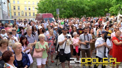 Mural Zbigniewa Wodeckiego oficjalnie odsłonięty. Tłumy na uroczystości