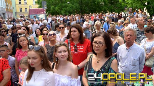 Mural Zbigniewa Wodeckiego oficjalnie odsłonięty. Tłumy na uroczystości