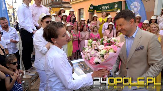 Mural Zbigniewa Wodeckiego oficjalnie odsłonięty. Tłumy na uroczystości