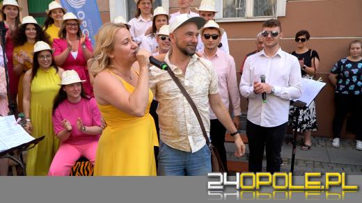 Mural Zbigniewa Wodeckiego oficjalnie odsłonięty. Tłumy na uroczystości