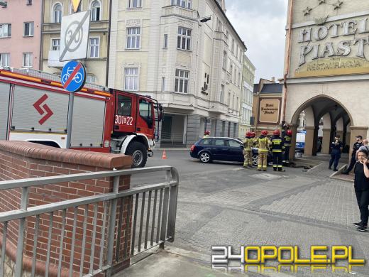 Kierująca audi uderzyła w mury hotelu Piast w Opolu