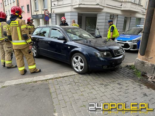 Kierująca audi uderzyła w mury hotelu Piast w Opolu