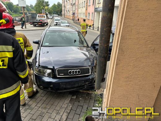 Kierująca audi uderzyła w mury hotelu Piast w Opolu