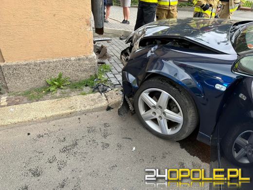 Kierująca audi uderzyła w mury hotelu Piast w Opolu