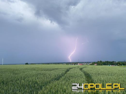 Zalania i podtopienia po przejściu burz w województwie