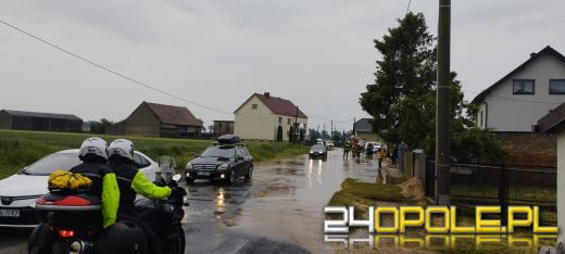Zalania i podtopienia po przejściu burz w województwie